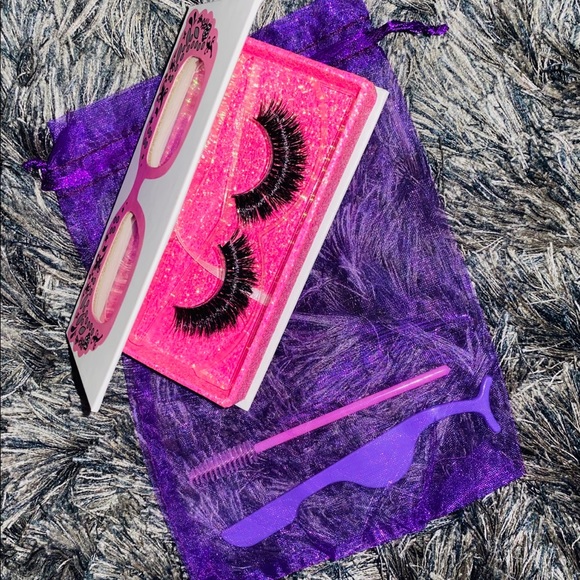 Eyelashes - Picture 1 of 3